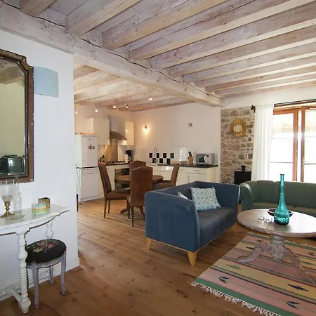 Cozy In Roussines, Dordogne Hébergement de vacances